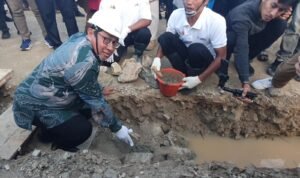 Ketua Umum SMSI Firdaus melakukan peletakan batu pertama pembangunan Museum Media Siber Indonesia di Kota Serang