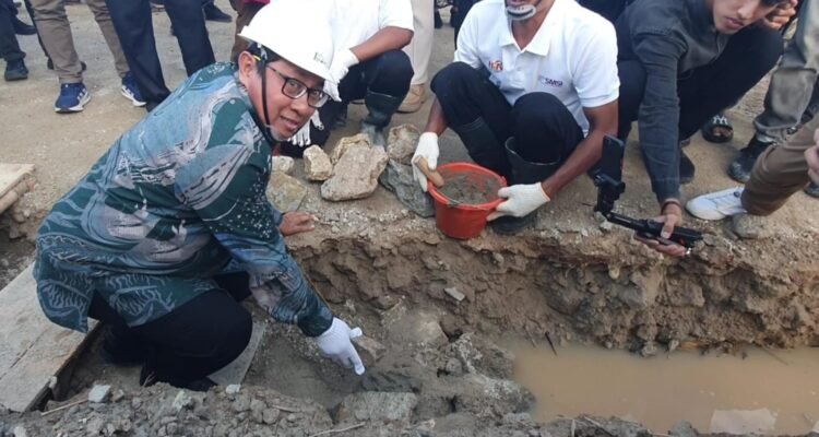 Ketua Umum SMSI Firdaus melakukan peletakan batu pertama pembangunan Museum Media Siber Indonesia di Kota Serang