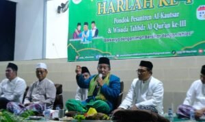 Wakil Gubernur Jambi Abdullah Sani memberikan tausiah saat Harlah ke-4 dan Wisuda Tahfidz Pondok Pesantren Al-Kautsar Jambi, di Desa Pematang Gajah, Kecamatan Jambi Luar Kota, Kabupaten Muaro Jambi