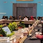 Gubernur Jambi Al Haris bersama Komisaris dan Direksi Bank Jambi, Sekda Provinsi Jambi, serta para bupati dan wali kota saat menerima kunjungan kerja Komisi II DPR RI