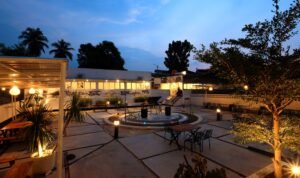 Area outdoor Senyala Space di Arizona, Jalan Sunan Giri, Simpang III Sipin, Kota Jambi, bisa jadi pilihan lokasi buka puasa dengan konsep cozy dan view menarik