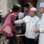 Safari Ramadhan 1447 H di Pijoan, Gubernur Jambi Al Haris menyerahkan bantuan untuk kaum dhuafa dan anak yatim
