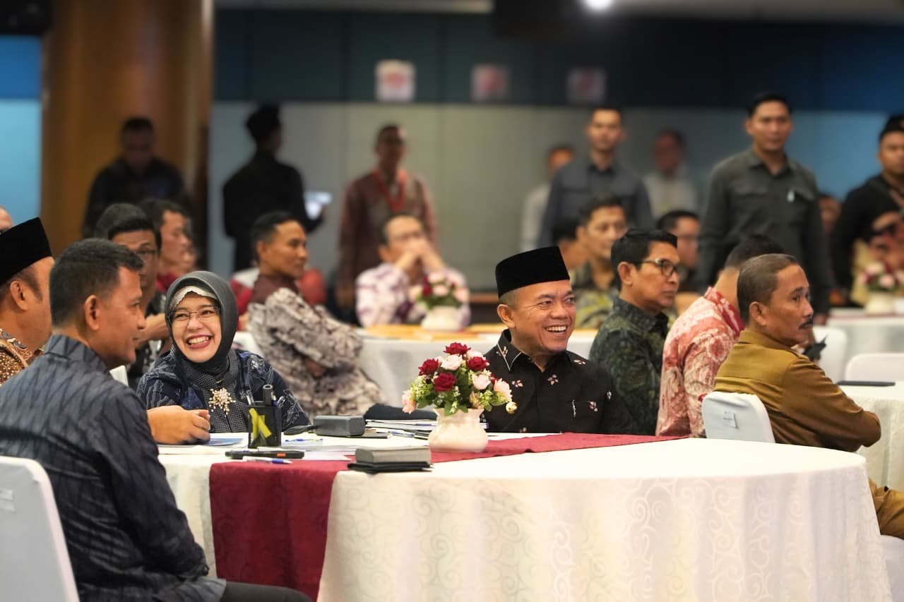 Gubernur Jambi, Al Haris menghadiri kegiatan rilis Indeks Daya Saing Daerah (IDSD) 2025 yang digelar Badan Riset dan Inovasi Nasional (BRIN)