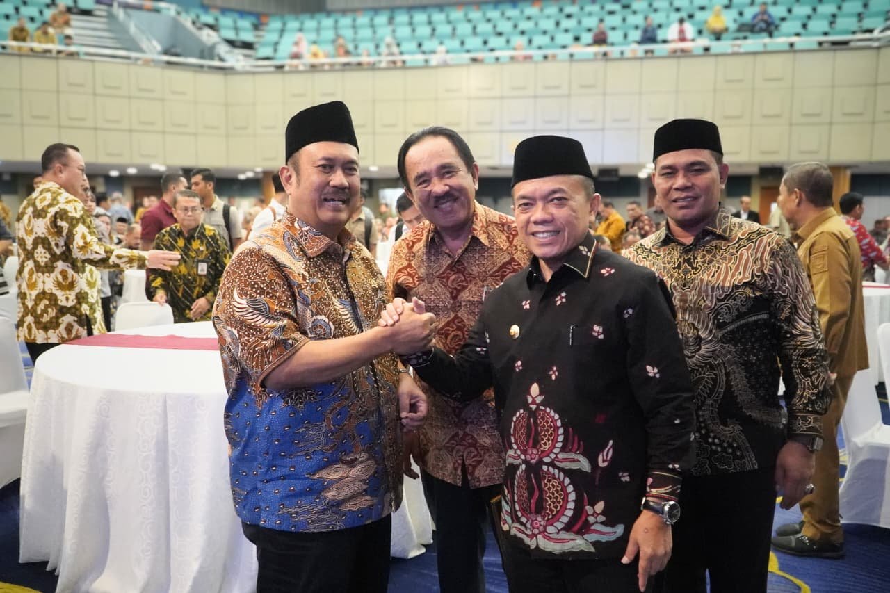 Gubernur Jambi Al Haris usai menerima penghargaan prestasi Indeks Daya Saing Daerah (IDSD) 2025 dari Badan Riset dan Inovasi Nasional (BRIN)