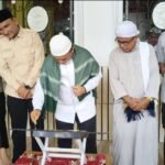 Gubernur Jambi Al Haris menandatangani prasasti peresmian Jalan Simpang Pelawan–Batang Asai, Sarolangun sepanjang lebih kurang 88 kilometer