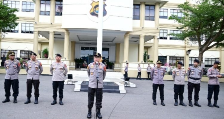 Wakapolda Jambi Brigjen Pol. B. Ali memimpin apel Kegiatan Rutin yang Ditingkatkan (KRYD) jelang Operasi Ketupat 2026