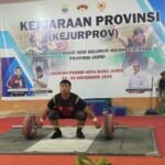 Salah satu lifter andalan Jambi yang akan ikut kejuaraan angkat besi senior Pupuk Indonesia di Bandung, Jawa Barat, 15-20 April 2026