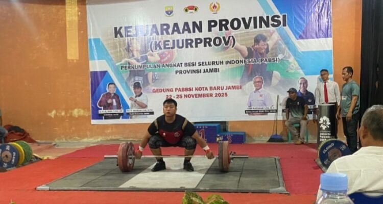 Salah satu lifter andalan Jambi yang akan ikut kejuaraan angkat besi senior Pupuk Indonesia di Bandung, Jawa Barat, 15-20 April 2026
