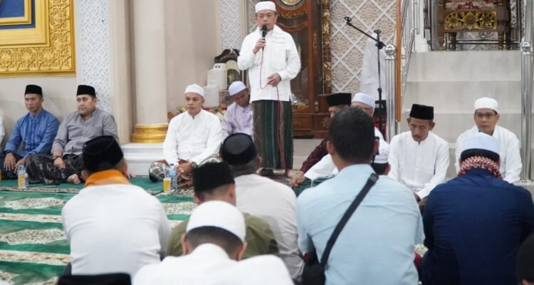 Gubernur Jambi Al Haris saat Safari Ramadhan 1447 Hijriah di Masjid Jami’ Al-Mu’minin, Kelurahan Pasar Pamenang, Kabupaten Merangin