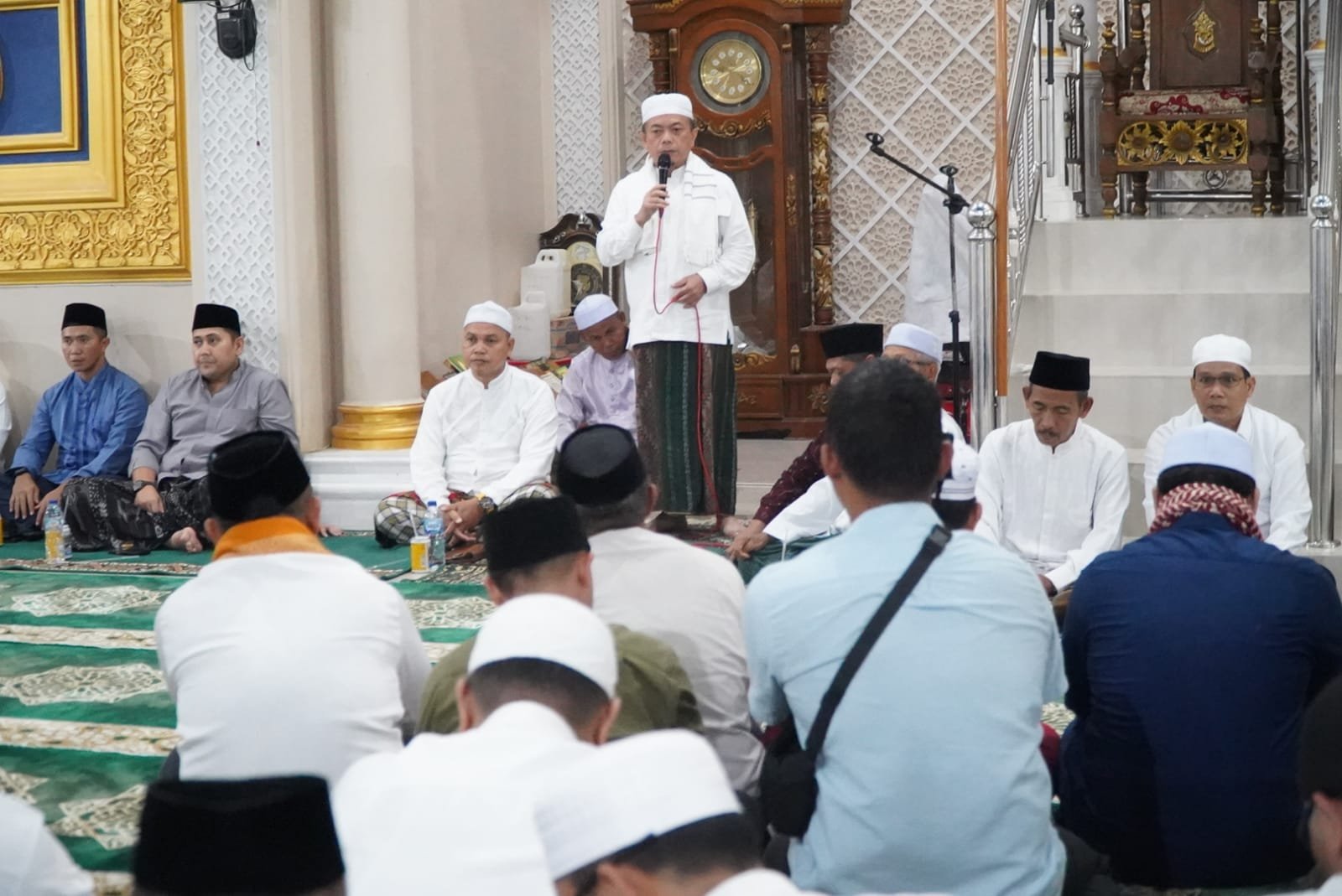 Gubernur Jambi Al Haris saat Safari Ramadhan 1447 Hijriah di Masjid Jami’ Al-Mu’minin, Kelurahan Pasar Pamenang, Kabupaten Merangin