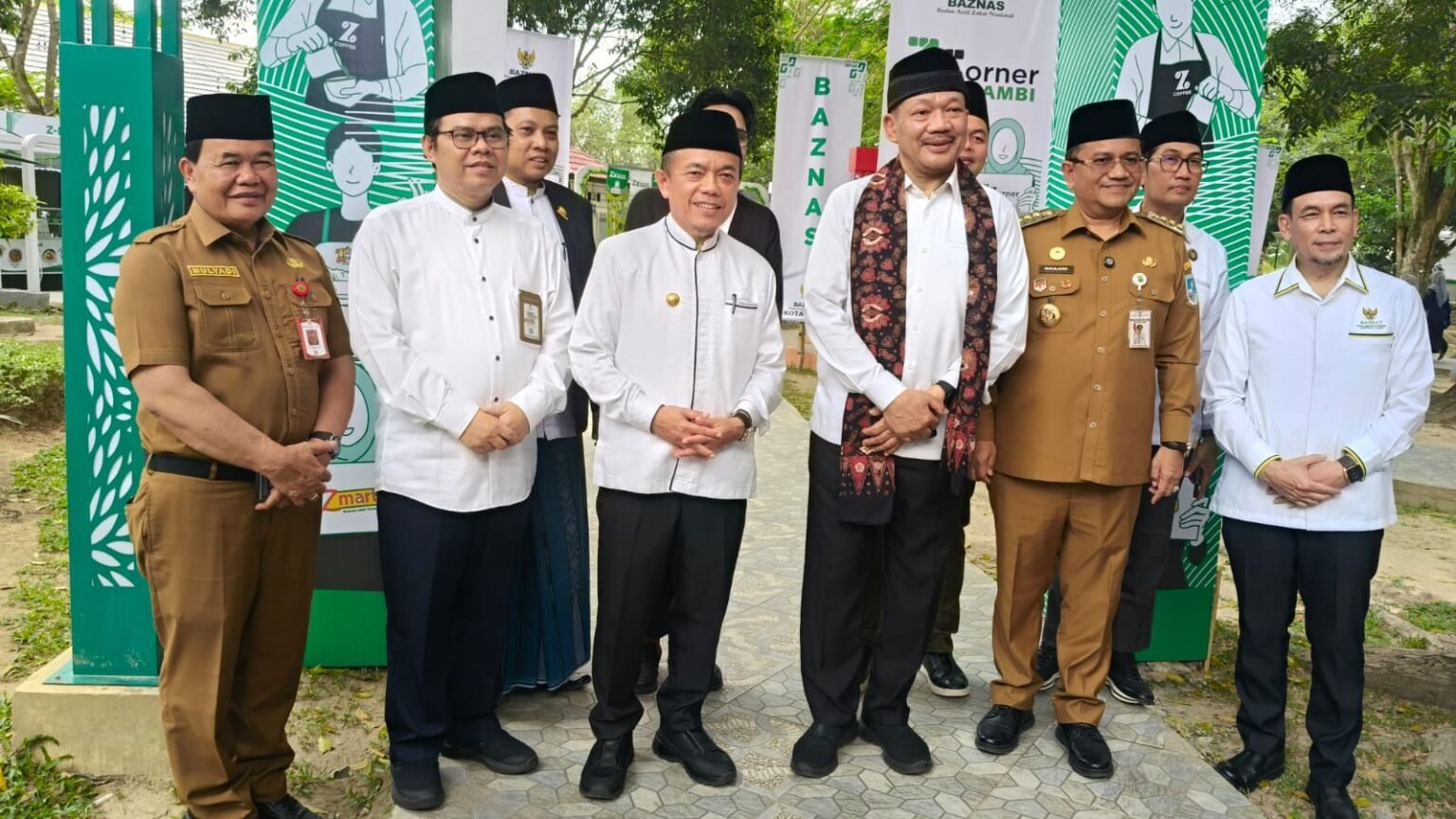 Gubernur Jambi Al Haris mendampingi Ketua BAZNAS RI, Noor Achmad meresmikan Z-Corner Kampung Ramadhan BAZNAS Kota Jambi