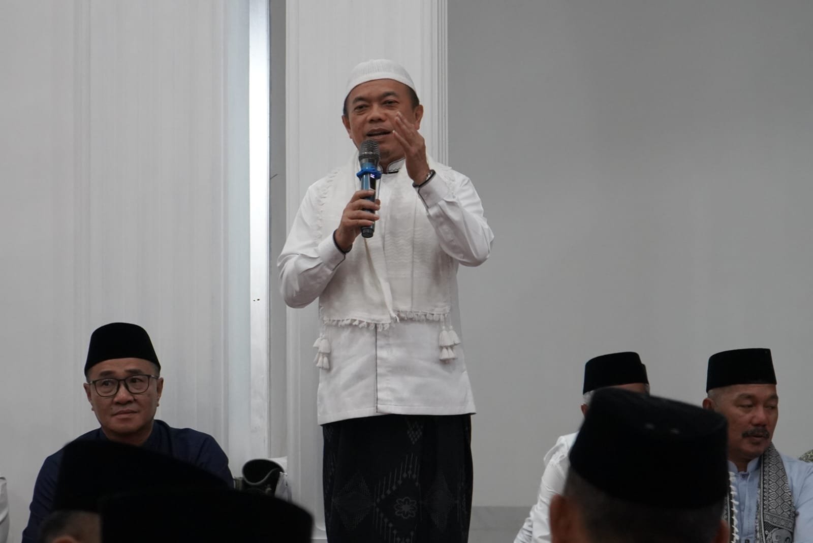 Gubernur Jambi Al Haris saat melaksanakan Safari Ramadhan 1447 H di Mesjid Al Falah Desa Lempur, Kabupaten Kerinci