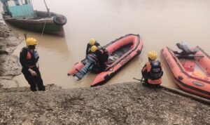 Tim SAR gabungan yang disiapkan untuk mencari korban tenggelam di Sungai Batang Merangin