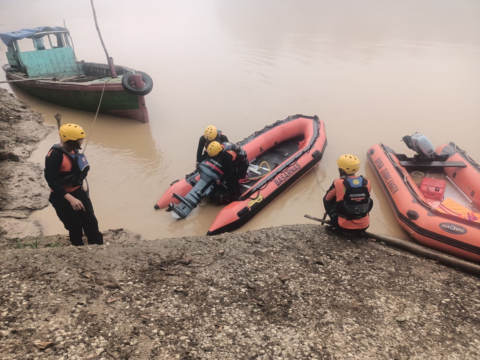 Tim SAR gabungan yang disiapkan untuk mencari korban tenggelam di Sungai Batang Merangin