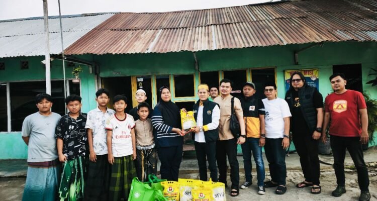 Bakti sosial pengurus PWI Kota Jambi ke panti asuhan