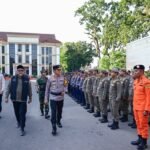 Kapolda Jambi Irjen Pol. Krisno H. Siregar memeriksa kesiapan personel yang terlibat Operasi Ketupat 2026 sebagai bentuk kesiapan pengamanan Idul Fitri 1447 Hijriah