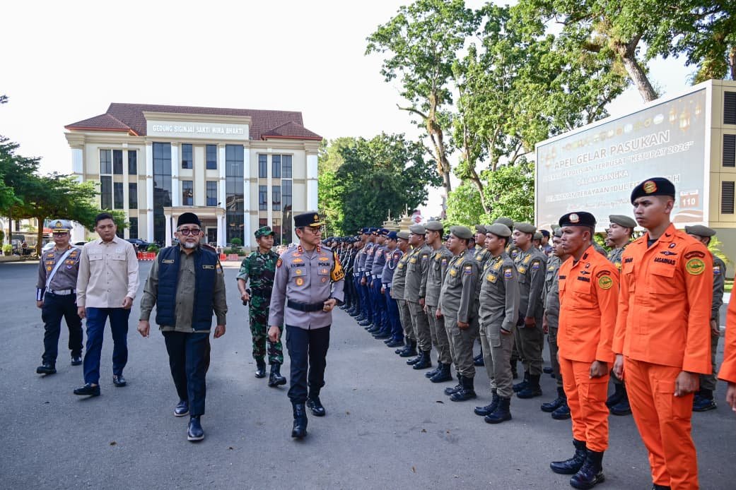 Kapolda Jambi Irjen Pol. Krisno H. Siregar memeriksa kesiapan personel yang terlibat Operasi Ketupat 2026 sebagai bentuk kesiapan pengamanan Idul Fitri 1447 Hijriah
