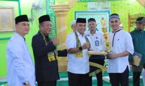 Wakil Gubernur Jambi, Abdullah Sani saat menutup kegiatan pesantren kilat (Sanlat) Ramadhan di Lembaga Pemasyarakatan Kelas IIA Jambi