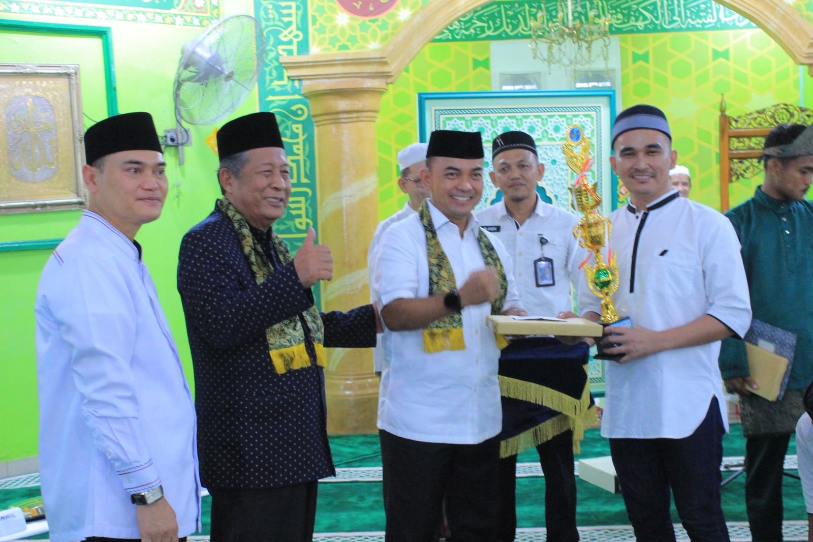Wakil Gubernur Jambi, Abdullah Sani saat menutup kegiatan pesantren kilat (Sanlat) Ramadhan di Lembaga Pemasyarakatan Kelas IIA Jambi