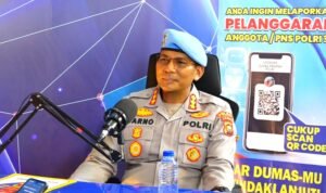 Kabidpropam Polda Jambi Kombes Pol. Darno saat mensosilisasikan QR Code Yanduan Online Propam Polri
