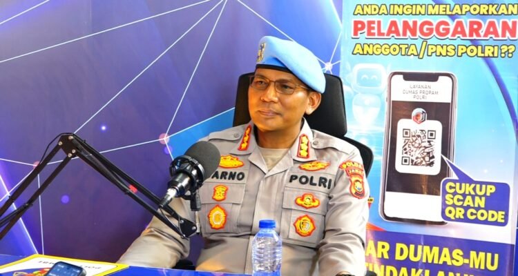 Kabidpropam Polda Jambi Kombes Pol. Darno saat mensosilisasikan QR Code Yanduan Online Propam Polri