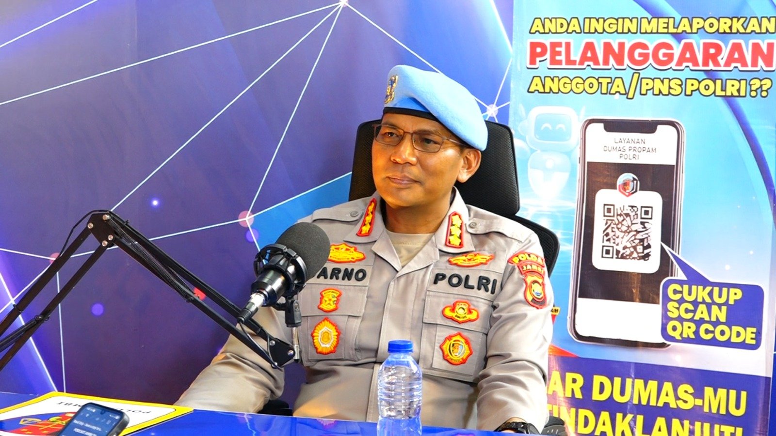 Kabidpropam Polda Jambi Kombes Pol. Darno saat mensosilisasikan QR Code Yanduan Online Propam Polri