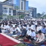 Suasana Salat Idul Fitri 1447 Hijriah di lapangan kantor Wali Kota Jambi