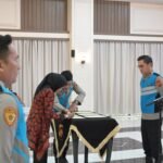 Kapolda Jambi Irjen Pol. Krisno Halomoan Siregar saat memimpin pengambilan sumpah dan penandatangan pakta integritas penerimaan anggota Polri