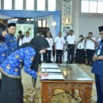 Wali Kota Jambi Maulana memimpin pengangkatan dan pengambilan sumpah PNS lingkup Kota Jambi