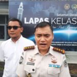 Kalapas Kelas IIA Jambi, Syahroni Ali didampingi Ka KPLP Riko Hamdan saat menyampaikan beberapa program pembinaan bagi warga binaan