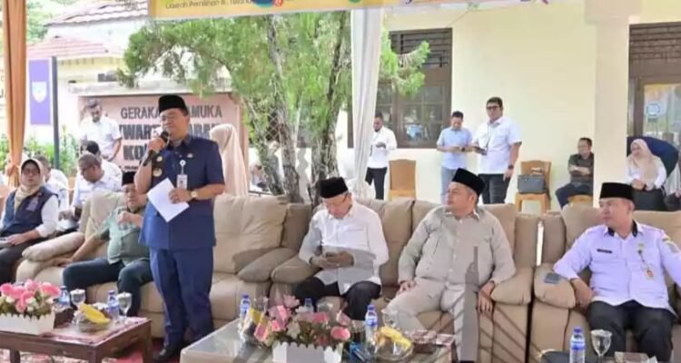 Wali Kota Jambi Maulana saat mendampingi Ketua DRPD Kota Jambi Kemas Faried Alfarelly melakukan Reses I tahun 2026 daerah Pemilihan III, Telanaipura, Danau Teluk dan Danau Sipin
