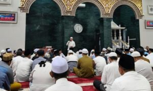 Gubernur Jambi Al Haris saat menggelar safari subuh di Masjid Ar Raudhah, Telanaipura, Kota Jambi