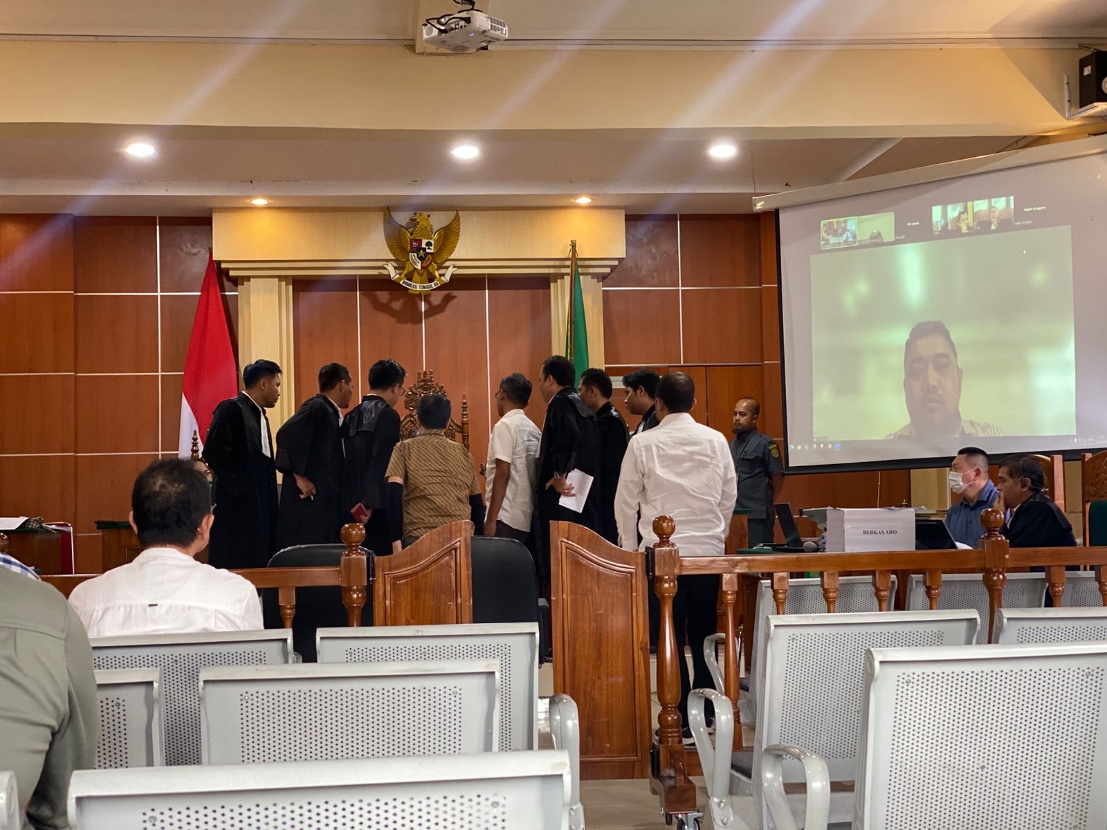 Suasana sidang kasus dugaan penguasaan ilegal pabrik kelapa sawit di Pengadilan Negeri Jambi