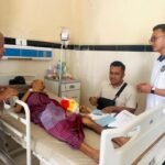 Penyerahan berkas bebas bersyarat kepada narapidana Lapas Kelas IIA Jambi yang tengah menjalani perawatan di RSUD Raden Mattaher Jambi