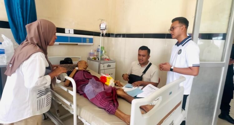 Bebas bersyarat Penyerahan berkas bebas bersyarat kepada narapidana Lapas Kelas IIA Jambi yang tengah menjalani perawatan di RSUD Raden Mattaher Jambi