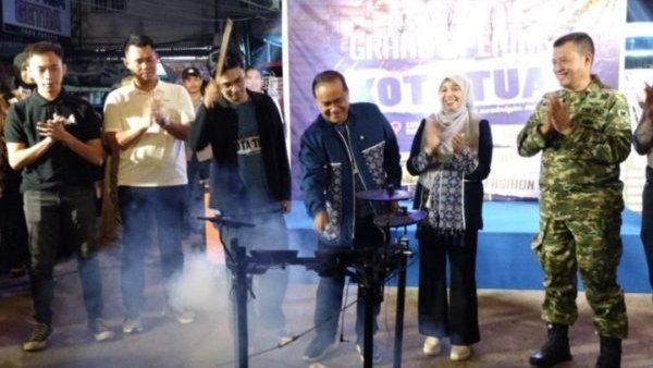 Wali Kota Jambi, Maulana meresmikan kawasan wisata kuliner Kota Tua yang merupakan destinasi unggulan di Kota Jambi