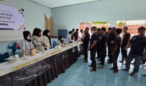 Tes urine warga binaan Lapas Kelas ÌA Jabi