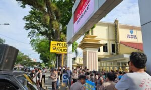 Aksi massa di Polda Jambi Aksi massa di Polda Jambi