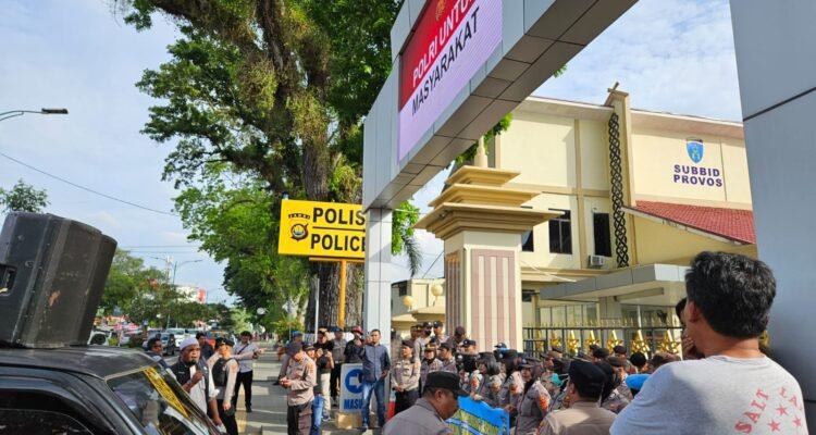 Aksi massa di Polda Jambi
