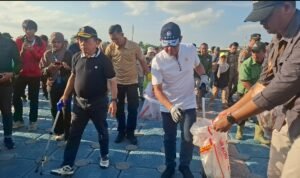 Bersihkan sampah Bersihkan sampah