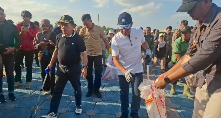 Bersihkan sampah