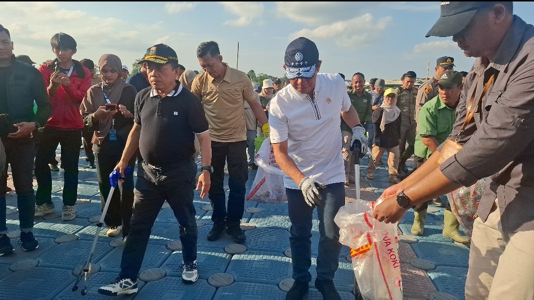 Bersihkan sampah