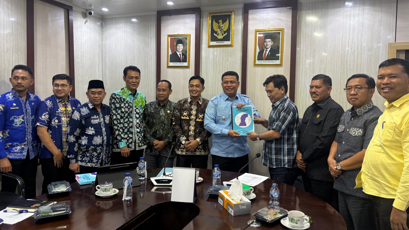 pertemuan pansus dprd jambi dengan pemkab tanjab barat