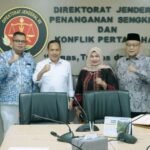 Ketua DPRD Kota Jambi Kemas Faried Alfarelly dan Ketua Pansus bersama pihak Kementerian ATR/BPN