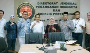 Ketua DPRD Kota Jambi Kemas Faried Alfarelly dan Ketua Pansus bersama pihak Kementerian ATR/BPN