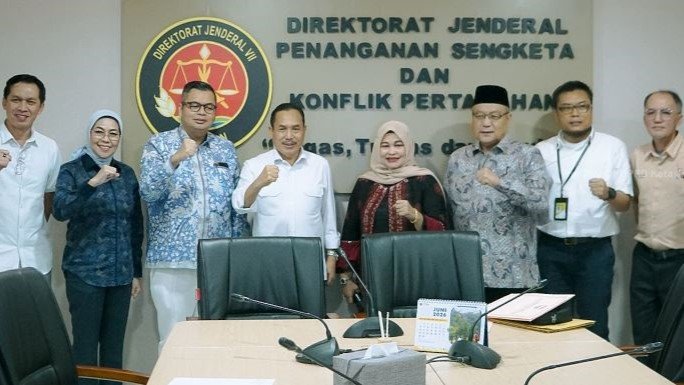 Ketua DPRD Kota Jambi Kemas Faried Alfarelly dan Ketua Pansus bersama pihak Kementerian ATR/BPN