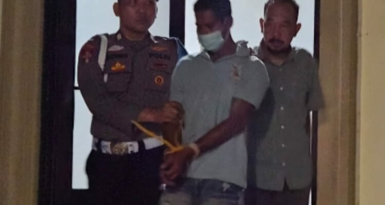 Bacok polisi