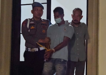 Bacok polisi