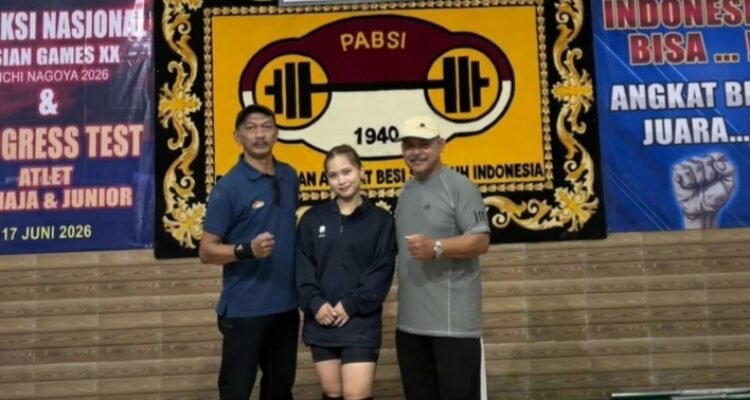 Lifter Jambi Yuliana Klarisa