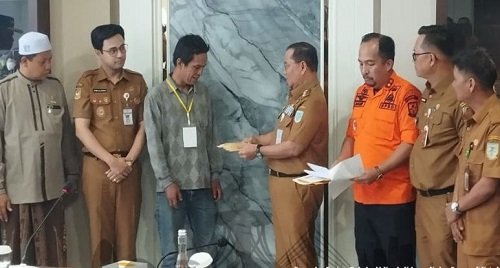 Wali Kota Jambi Serahkan Bantuan Sosial untuk 12 KK Korban Bencana